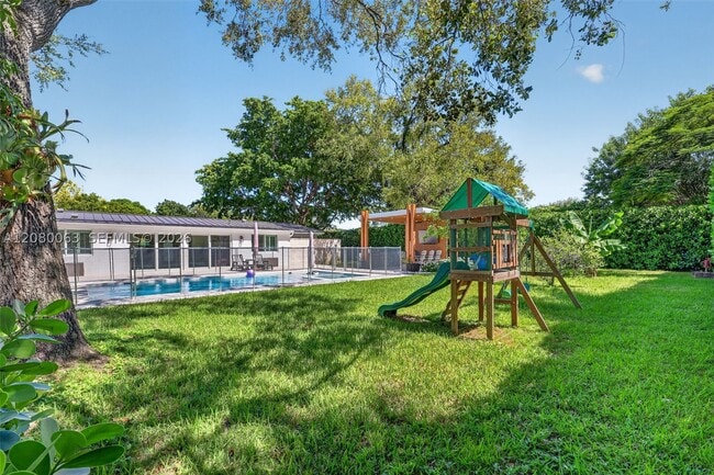 Building Photo - 14220 SW 86th Ave