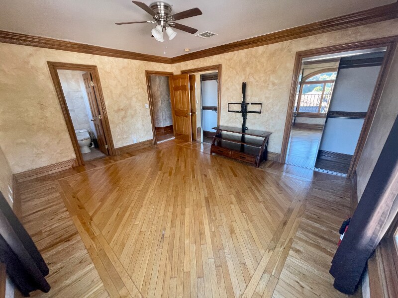 Building Photo - 4266 Hillcrest Dr