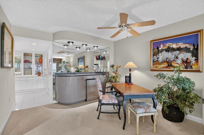 Building Photo - 1021 Hillsboro Mile