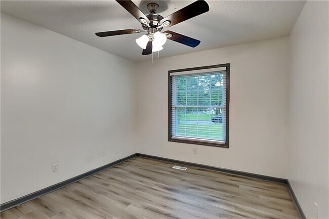 Building Photo - 5406 Jamestowne Dr