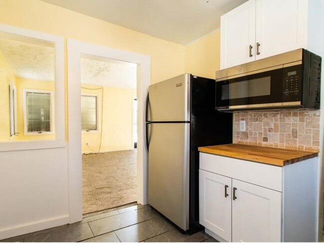 Building Photo - 14411 Knox Ave