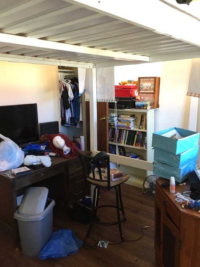 Building Photo - PRE LEASE: 3 Bed 1.5 Bath House Close To Campus!