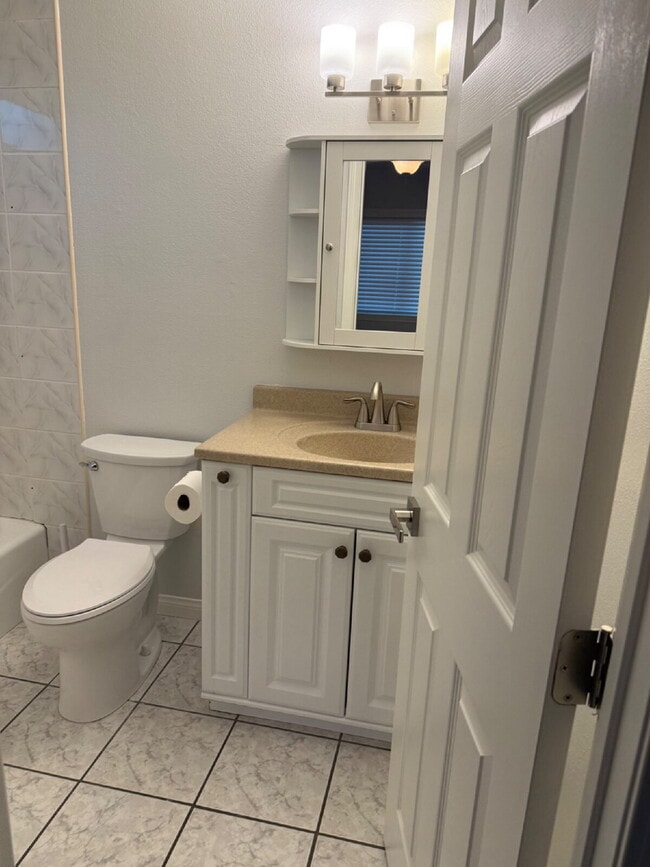 Building Photo - Beautifully remodeled home - Must see!   1...