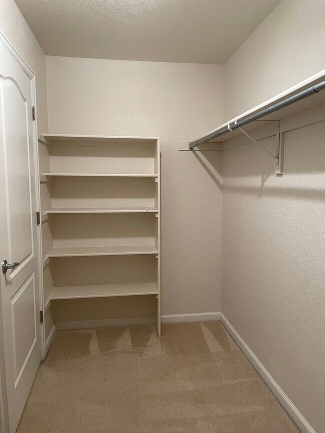 Building Photo - 2 bed/2 bath 2nd-floor condo in Lakeshores at Centerra.