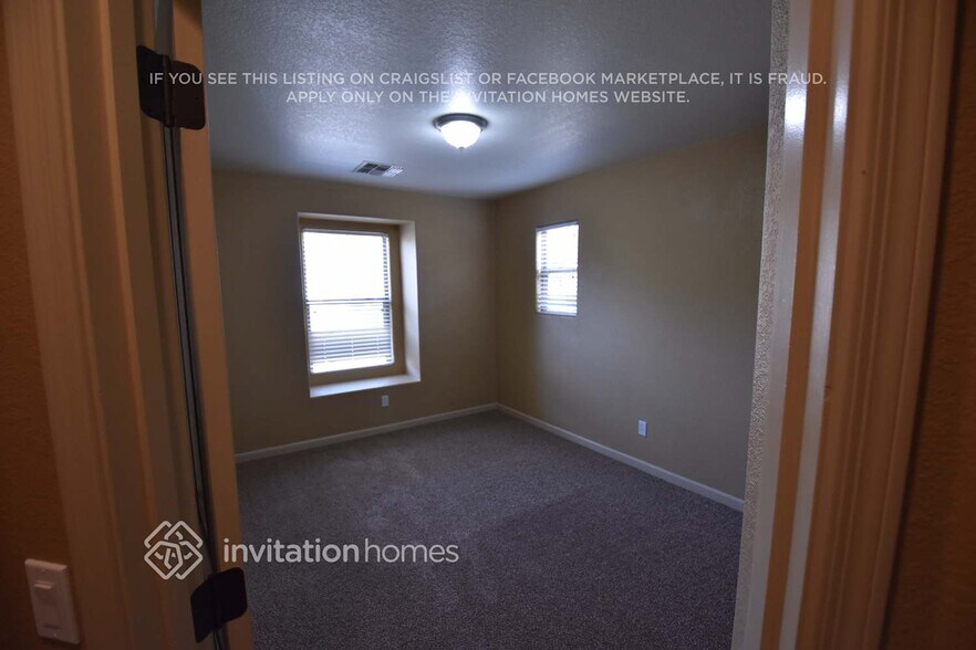 Building Photo - 5832 E Holmes Ave