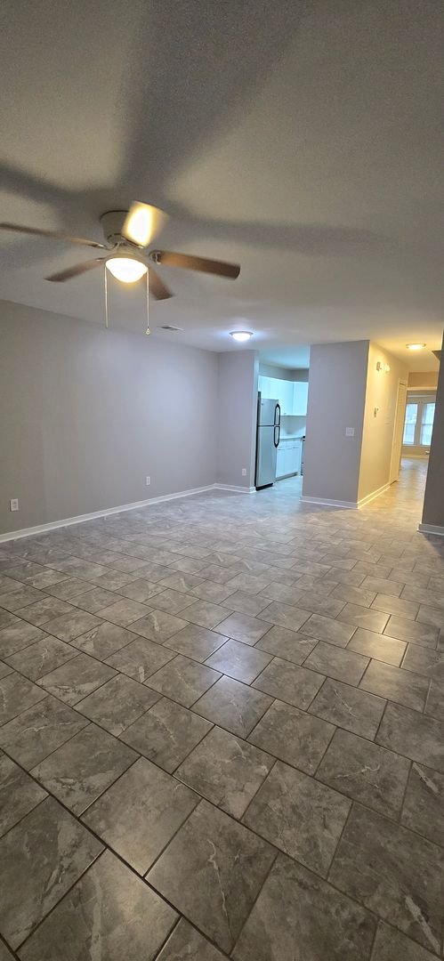 Building Photo - 3 bed 2 bath Condo for rent