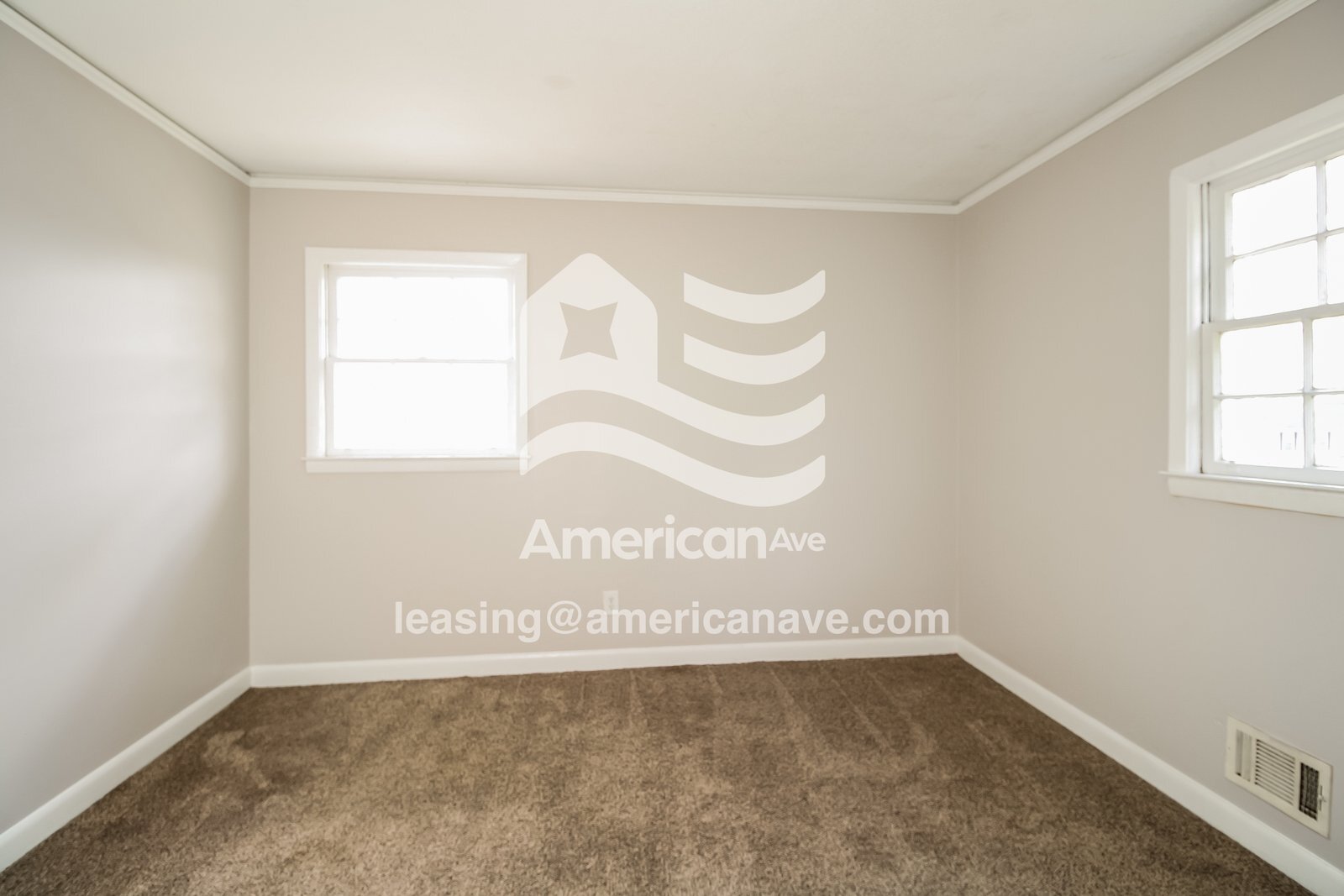 Building Photo - 2300 Oakcrest Rd