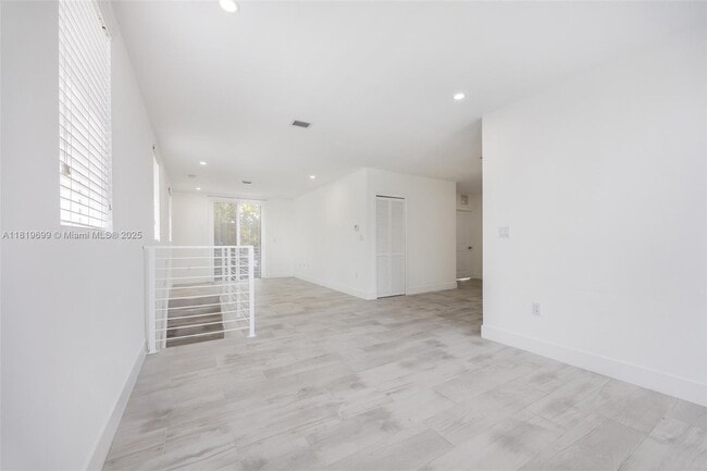 Building Photo - 3787 Thomas Ave