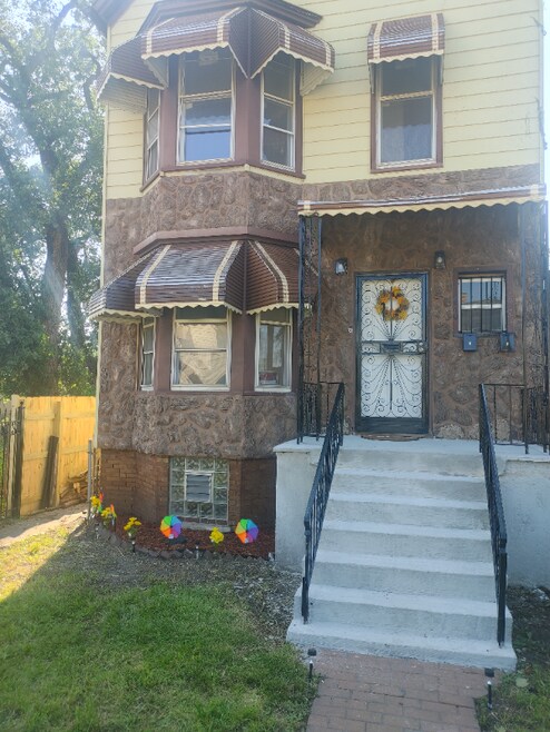 Building Photo - 6840 S Green St