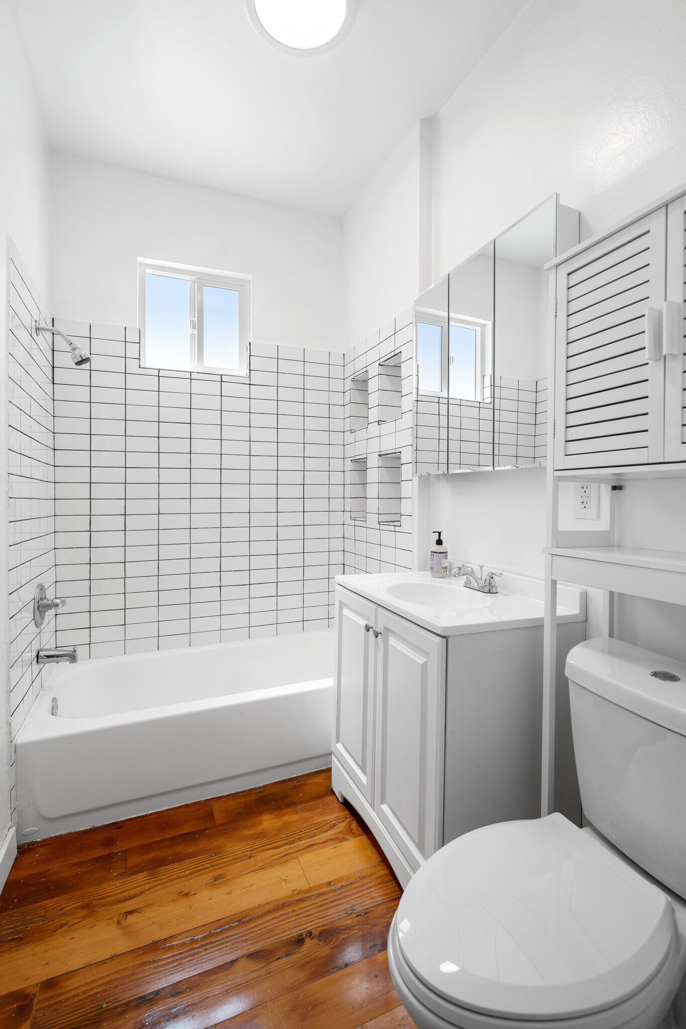 Bathroom - 207 E Avenue 31