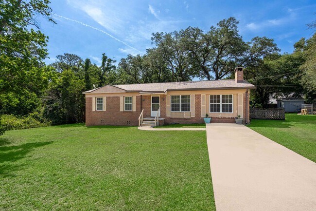Building Photo - 253 Cowry Rd