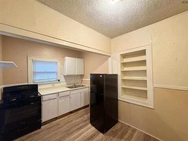 Building Photo - 1205 Austin St