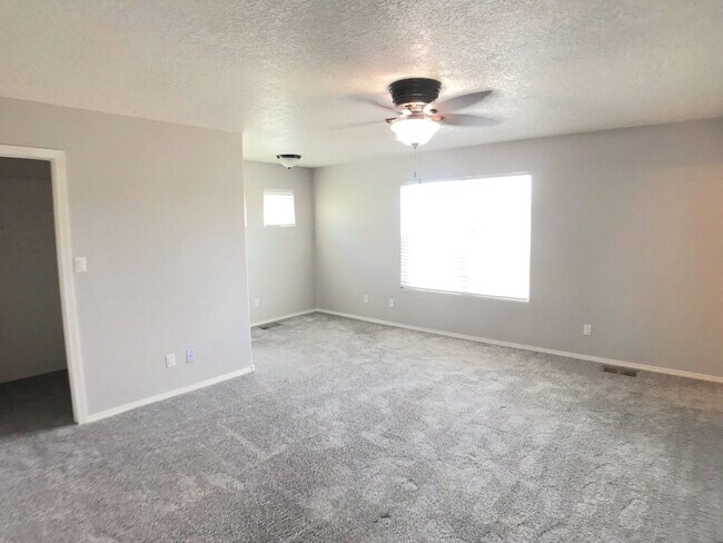 Building Photo - Modern 3 bedroom in Tierra Oeste neighborh...