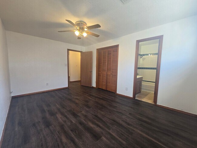 Building Photo - 3 Bed 2 Bath at Shawnee