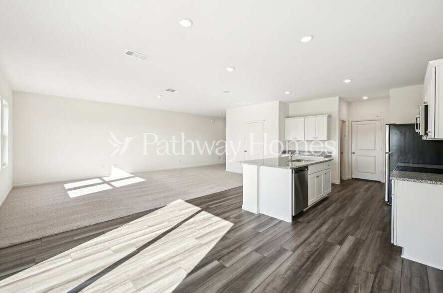 Building Photo - 1070 Large Poppy Dr
