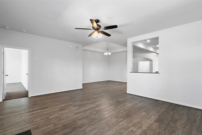 Building Photo - 497 Esperanza Dr