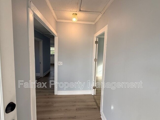 Building Photo - 307 Oneida St