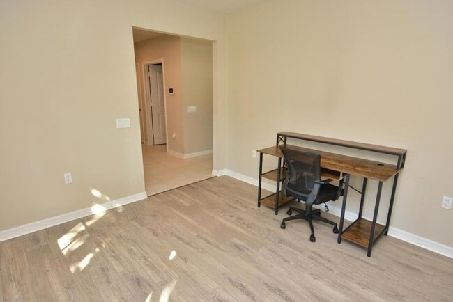 Building Photo - 3524 Carriage Pointe Cir