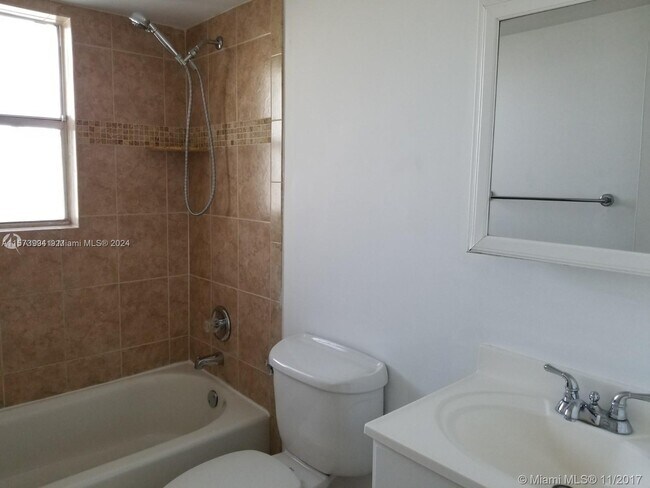 Building Photo - 560 SE 2nd Ave