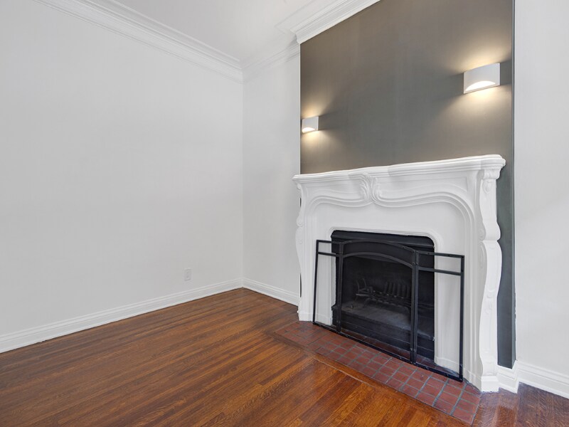 Building Photo - 7467 Hollywood Blvd