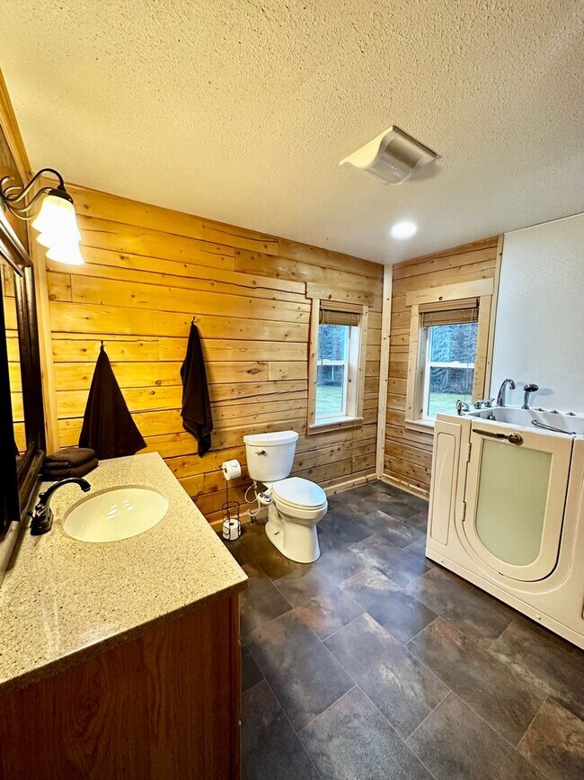 Building Photo - ** SEASONAL RENTAL ** YOUR ALASKAN CABIN I...