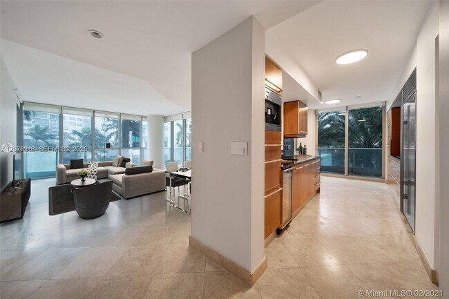 Building Photo - 1331 Brickell Bay Dr
