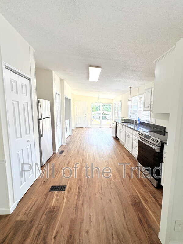 Building Photo - 589 Alvis Ln