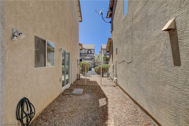 Building Photo - 4208 Perfect Drift St
