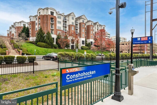 Building Photo - 200 W Elm St