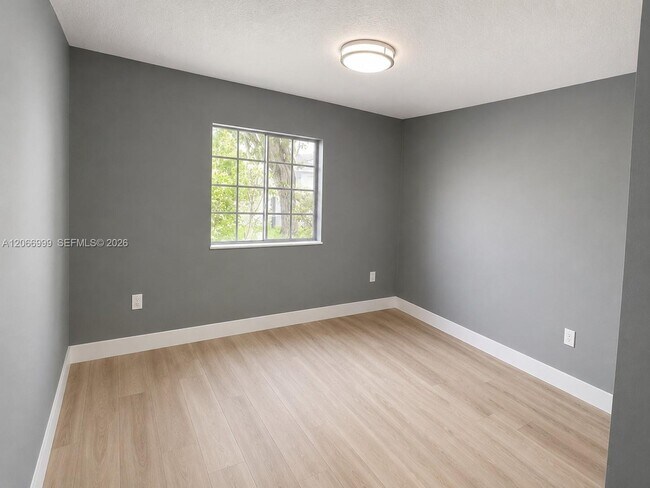 Building Photo - 13923 SW 151st Ave
