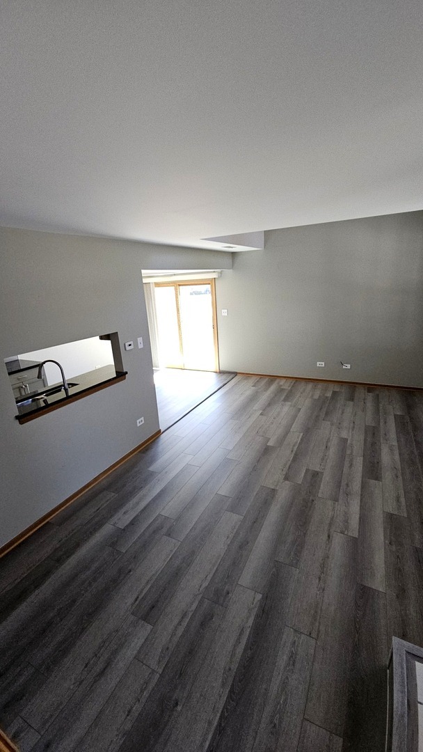 Building Photo - 9310 Meadowview Dr