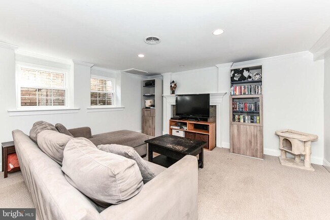 Building Photo - 3061 N Oakland St