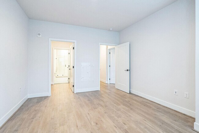 Building Photo - 1339 E St SE