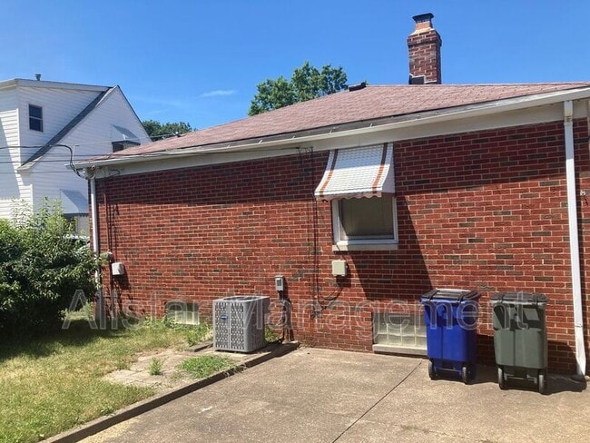 Building Photo - 9113 Outlook Dr