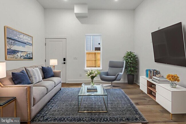 Building Photo - 2214 N Front St