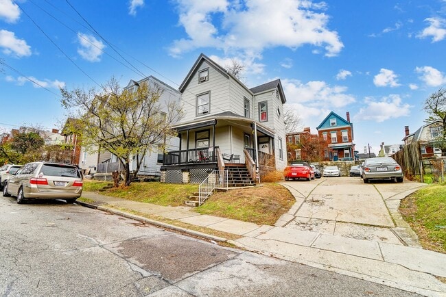 Building Photo - Large Clifton House For 2026-2027!