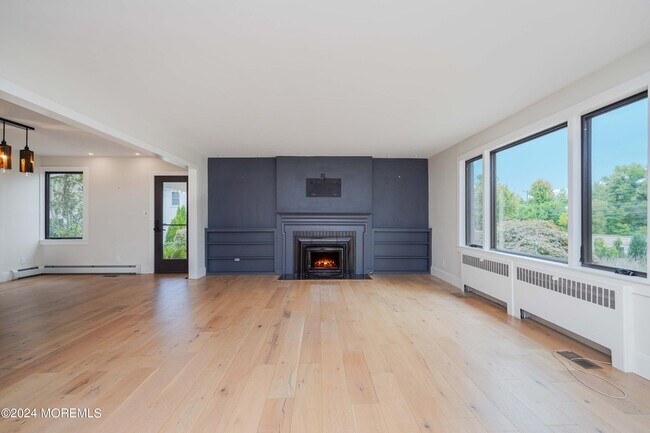 Building Photo - 828 Kingston Terrace