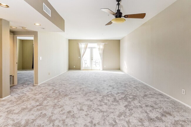 Building Photo - PENTHOUSE-STYLE UNIT IN SIGNAL HILL  w/180 degree Views 3Br/2Ba $3750mo