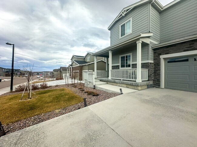 Building Photo - Grand 6bd 4ba Crystal Valley home with an in-law suite!!!