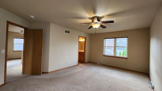 Building Photo - 9412 Briar Haven Dr