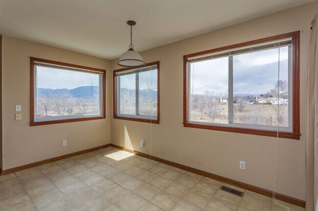 Building Photo - 1130 Pond Side Dr