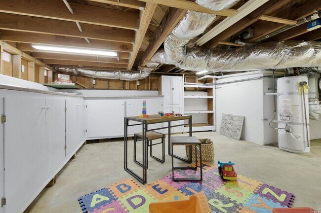 Building Photo - 245 Coombs St