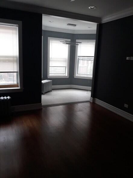 Building Photo - 835 W Cornelia Ave