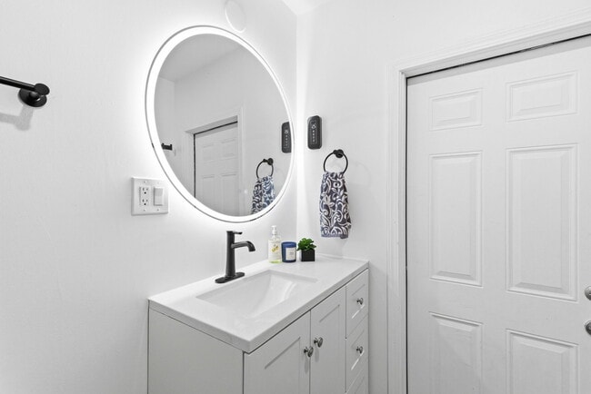 Building Photo - 1404 Lieta St