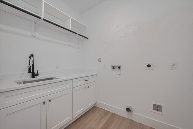 Building Photo - 2532 Wall St