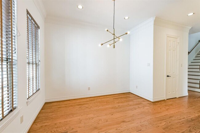 Building Photo - 1529 Rosewood St