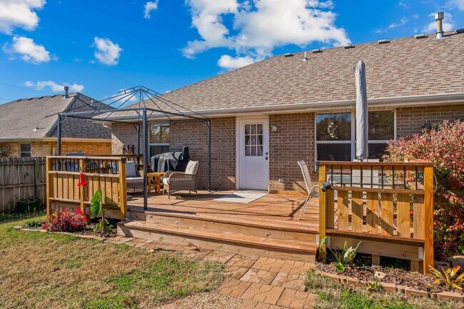 Building Photo - PRE-LEASING! 3 Bedroom in Battlefield