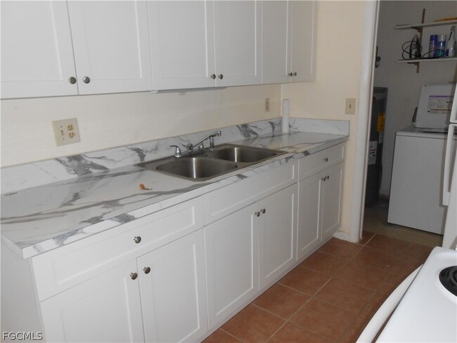 Building Photo - 1516 Lindale Cir