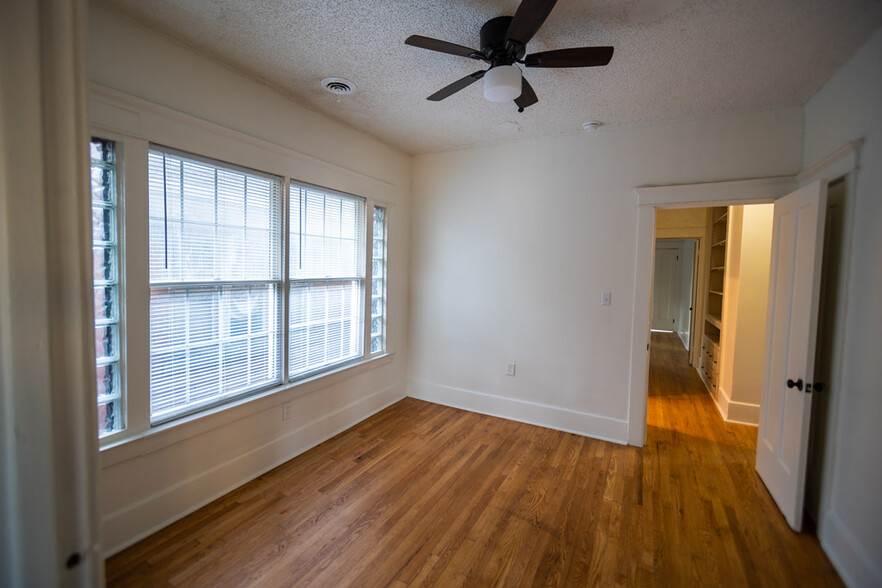 bedroom 1 (view 1) - 2046 Clairmount St