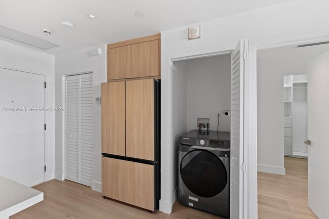 Building Photo - 251 Crandon Blvd